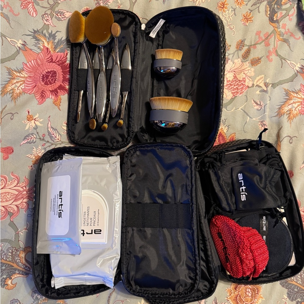Artis Make up brushes and accessories, never used
